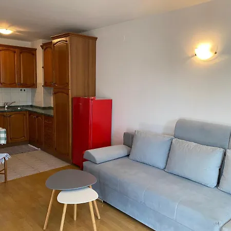 Yasmin Close To The Apartment Makarska
