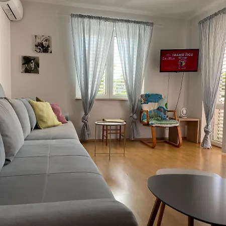 Apartment Yasmin Close To The