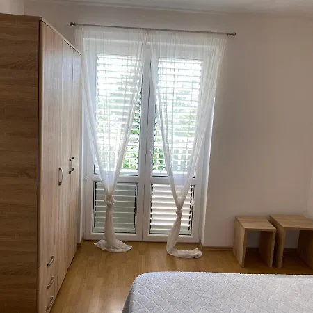 Yasmin Close To The Apartment Makarska