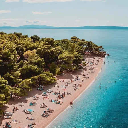Yasmin Close To The Makarska